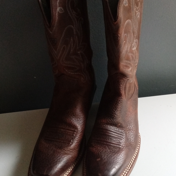 Ariat Brown Leather Western Cowboy Boots with Detailed Stitching Size Unknown